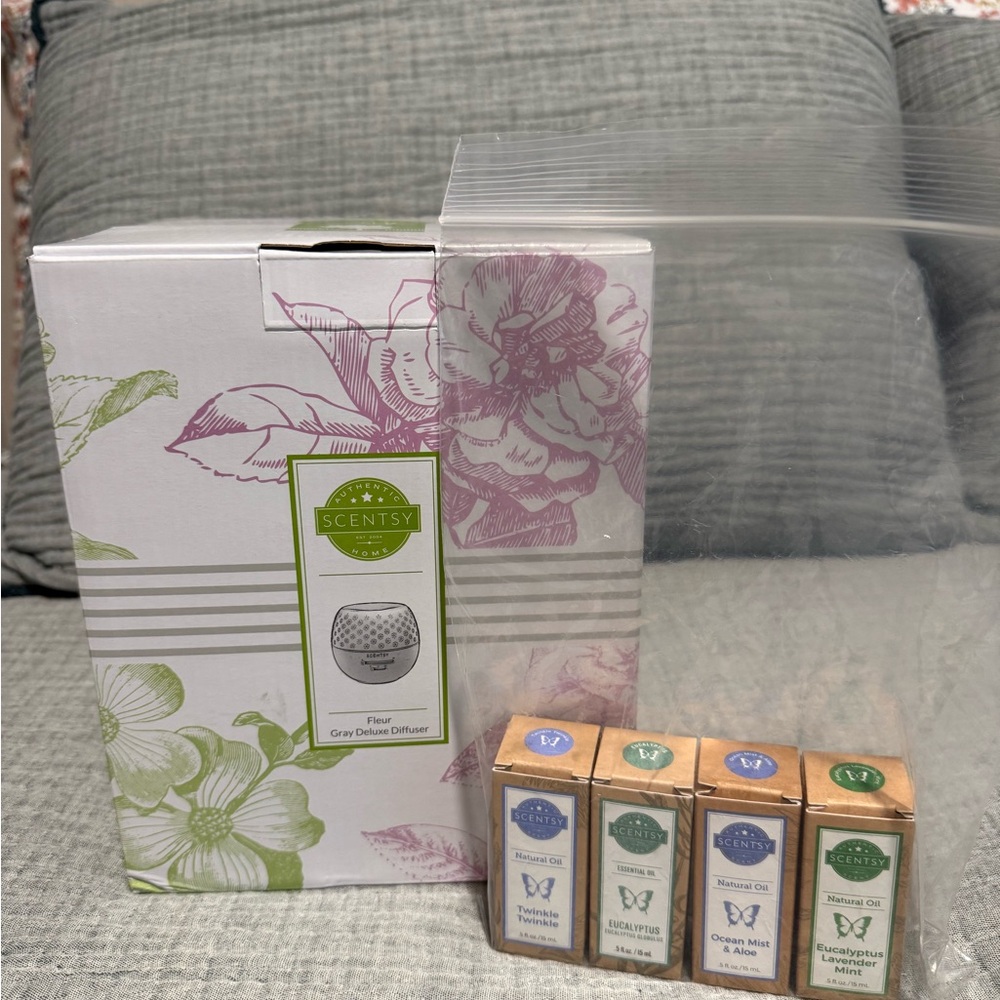 Scentsy Fleur Gray Deluxe Diffuser with 4 Essential Oils NIB